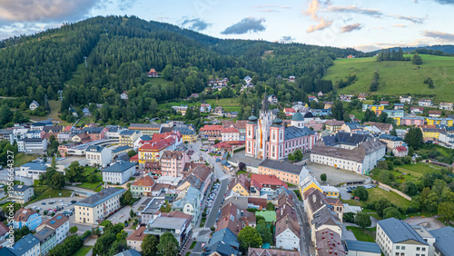 Tableau sur toile Panorama view of Mariazell basilica during a sunny day in Austri