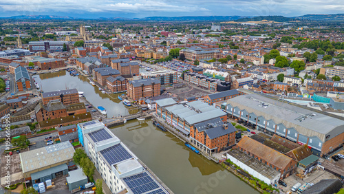Cuadro en lienzo Panorama view of Gloucester docks in England