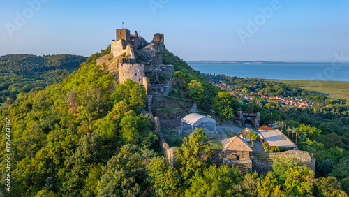 Bild auf Leinwand Sunrise view of Szigliget castle in Hungary