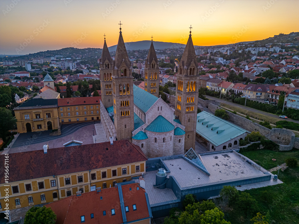 Obraz premium Sunset view of the basilica of Pecs in Hungary