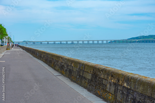 Foto Tay river promenade in Dundee, Scotland