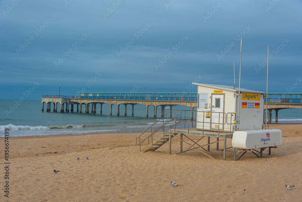 Obraz premium Sunrise view of Boscombe pier at Bournemouth, England