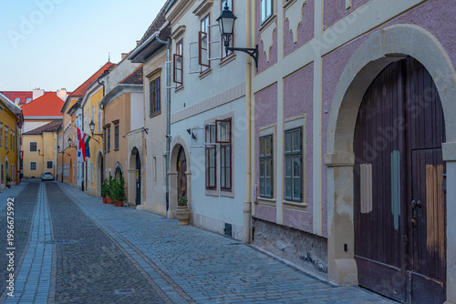 Canvastavla Sunrise view of a narrow street in Sopron, Hungary