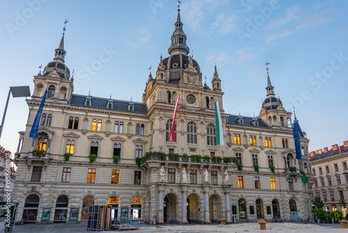 Fotografía Sunrise view of the town hall in graz, Austria