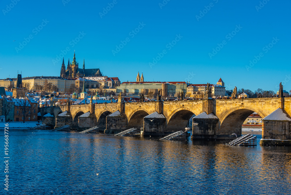 Obraz premium Panorama of Prague dominated by the Prague castle in winter, Cze