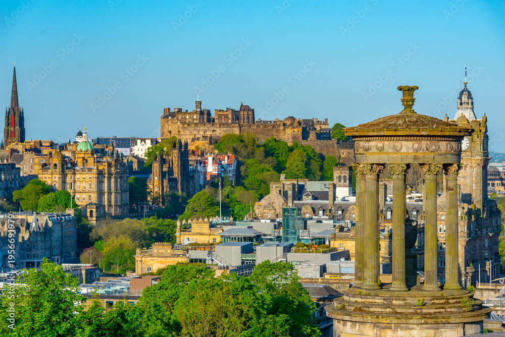 Fototapeta premium Panorama of the old town of Edinburgh from calton hill, Scotland