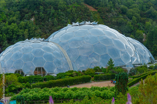 Foto Greenhouse complex at Eden project in Cornwall, England