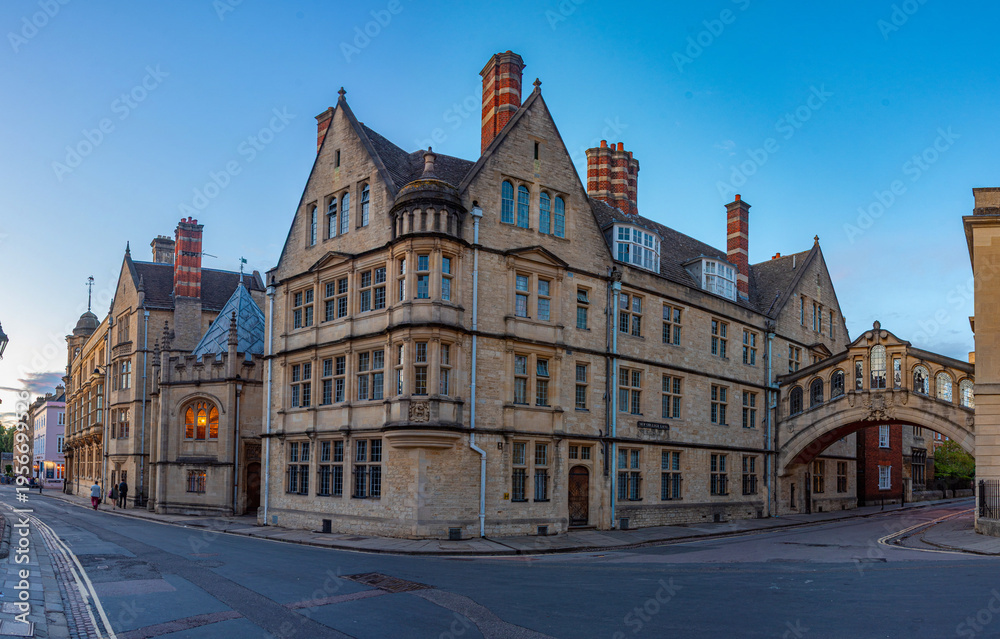 Fototapeta premium Sunset view of historical building with an arch at Oxford, Engla