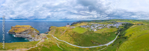 Foto Summer day at Tintagel castle in England