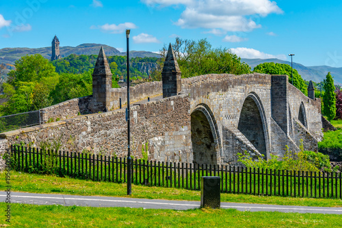 Foto Stirling old bridge over river Forth, Scotland