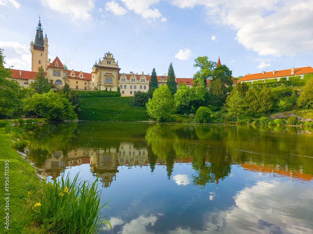 Obraz premium Summer day at Pruhonice palace in Czech republic