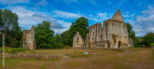 Canvas Print Minster Lovell Hall & Dovecote in England