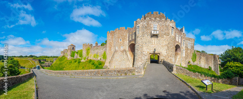Foto Summer day at Castle of Dover in England
