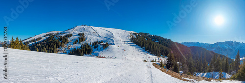 Quadro em tela Sunny day at Schmittenhohe ski resort in Austria