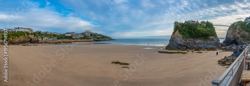 Fotografía Sunrise view of Great western beach in Newquay, England