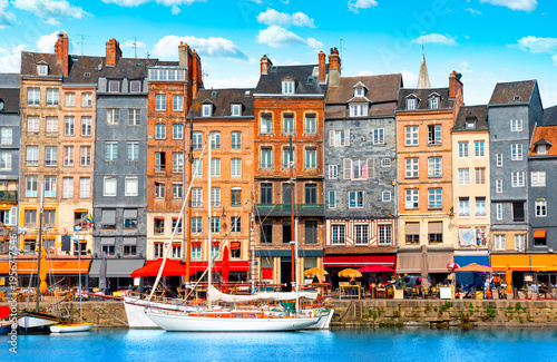 Foto Landscape view of the harbour in Honfleur, famous french town in Normandy, Franc