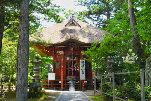 草津温泉：光泉寺　釈迦堂　遅咲き如来（遅咲如来）コピースペースあり（日本群馬県吾妻郡草津町 Kusatsu Onsen: Kosenji Temple, Shakado Hall, Late-Blooming Buddha, copy space available (Kusatsu Town, Agatsuma District, Gunma Prefecture, Japan)