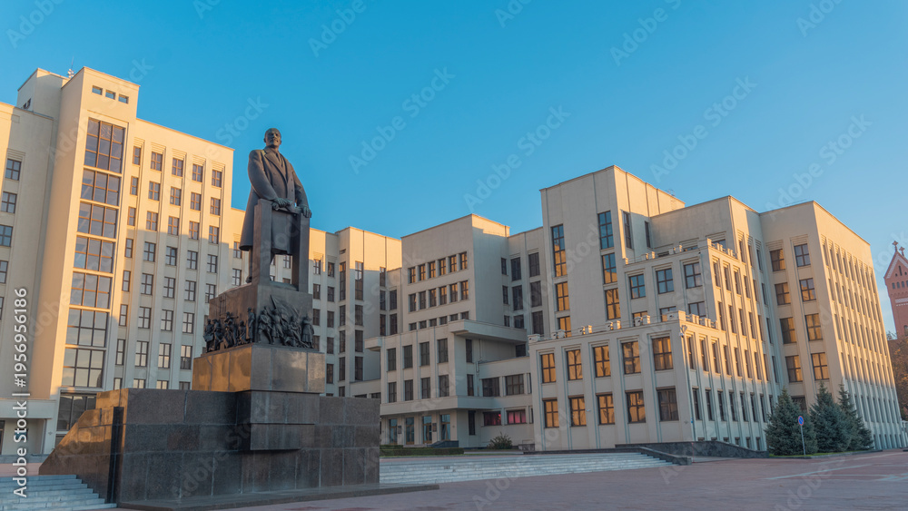 Fototapeta premium Government House and Lenin Monument on Independence Square in Minsk with copy space
