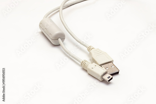 Tableau sur toile USB cable with standard and mini connectors, featuring a cylindrical ferrite bea