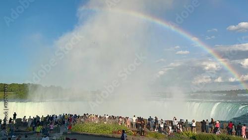Fotografie Niagara Falls Scenic View with Spectacular Rainbow and Tourists in Summer