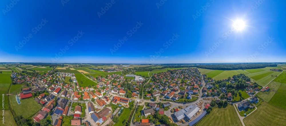 Fototapeta premium Die Gemeinde Stetten bei Mindelheim im schwäbischen Unterallgäu aus der Vogelperspektive