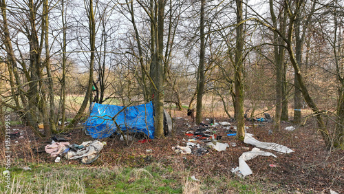 Bild auf Leinwand Dwelling of poor homeless people beggars huts shelter built poverty house tempor