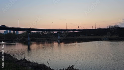 노을 반사 고요한 강 영상