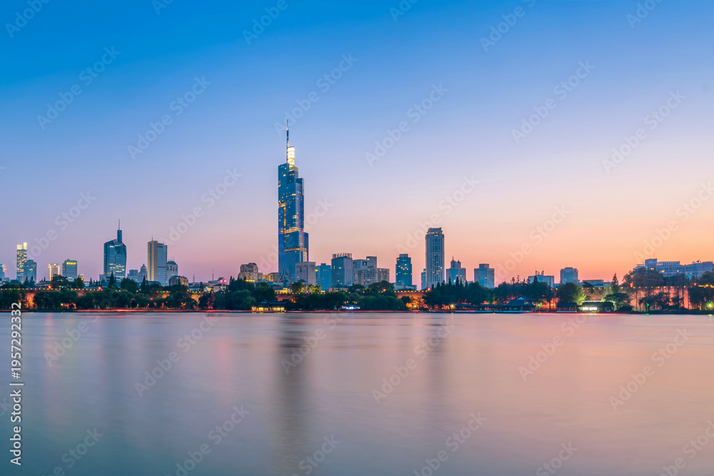 Obraz premium Night view of the skyline of Xuanwu Lake, Nanjing Province, China