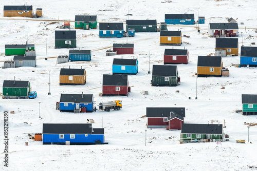 Cuadro en lienzo Colorful buildings in Qaanaaq, Greenland stand out against the snowy landscape d