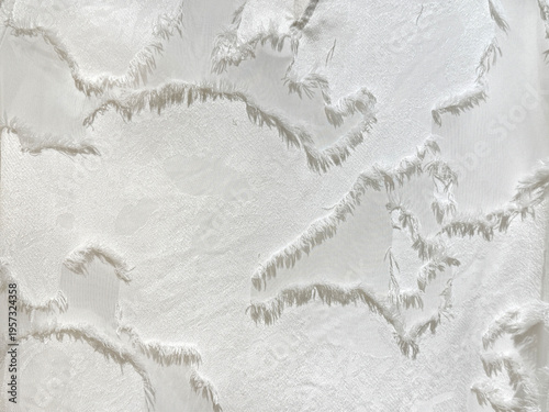 Foto White fabric sewn with fringe cloth or shaggy, with thread sewn on the cloth as a decorative fringe design element