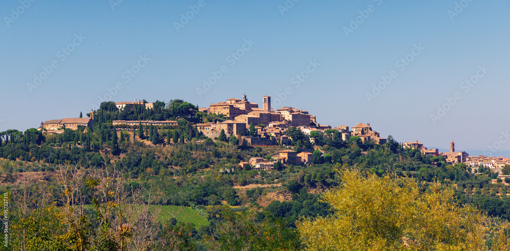 Obraz premium Panoramic distant view of the medieval hilltop town of Montepulciano in Tuscany, Italy.