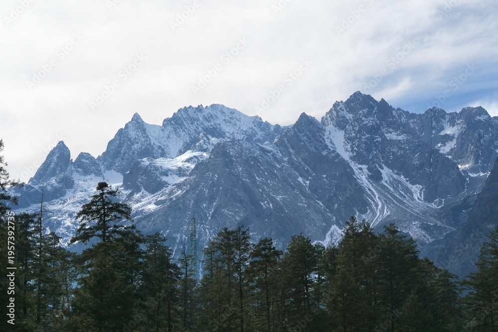 Fototapeta premium snow covered mountains