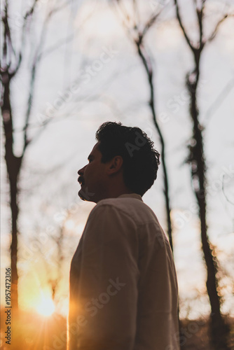 Foto Silhouette of Man at Sunset in Forest for Mental Health