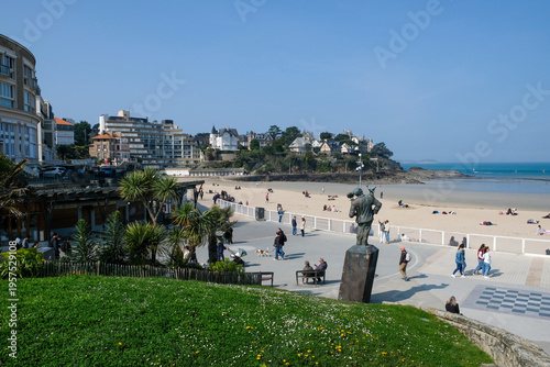 Dinard, la plage de l'Écluse et pointe de la Malouine