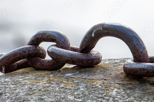 chaîne d'amarrage en gros plan 