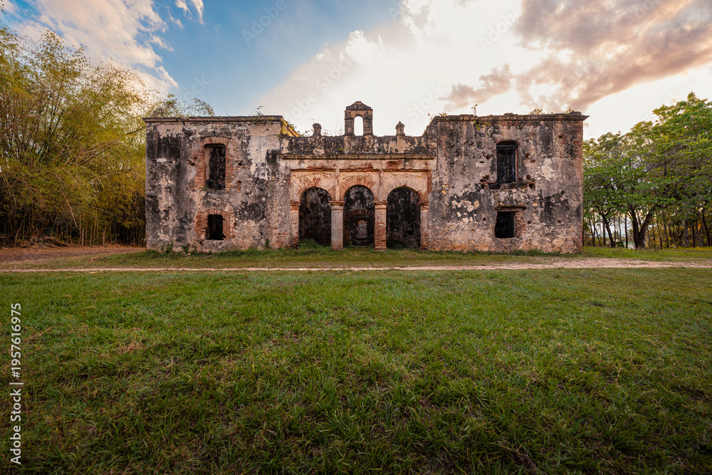 Fototapeta premium Ruinas de Palavé Palacion Real Colonial