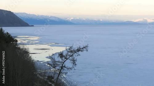 Schilderij op canvas The icy shore of Lake Baikal in Russian Siberia in late spring