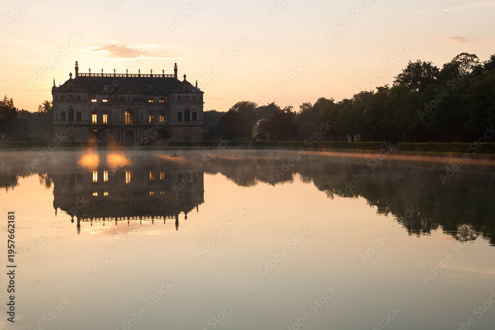 Fototapeta premium Palais in Dresden at sunset