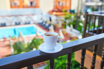 Handdoek met foto Canarische Eilanden Koffie op balkon met tropisch zwembad Tenerife  © Ekaterina Pokrovsky