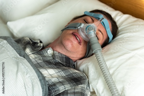 Photos Person sleeping with CPAP mask