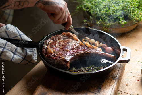 Fotografie Steak cooking in cast iron.