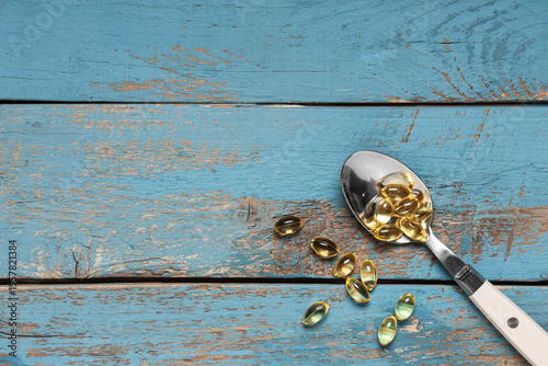 Spoon with vitamin E pills ...