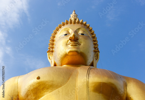 Fotografía Golden Buddha statue at Wat Muang Temple in Ang Thong, Thailand