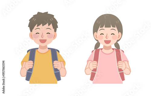 ランドセルを背負う小学生の男の子と女の子