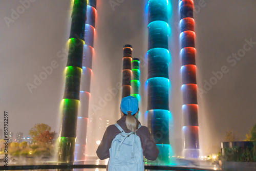 Tableau sur toile Happy woman traveler travel in Chengdu city