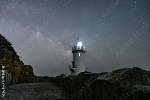伊良湖岬　灯台と天の川