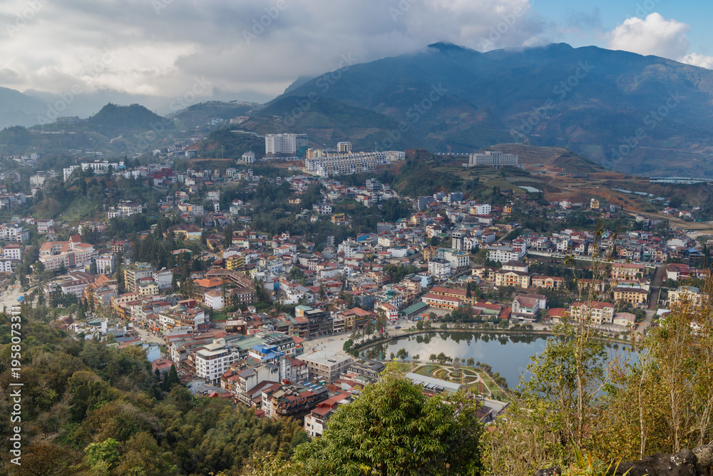 Fototapeta premium A scenic view of Sapa, Vietnam, showcasing the town's architecture and natural beauty. The image captures the essence of Sapa's charm in Lao Cai Province.