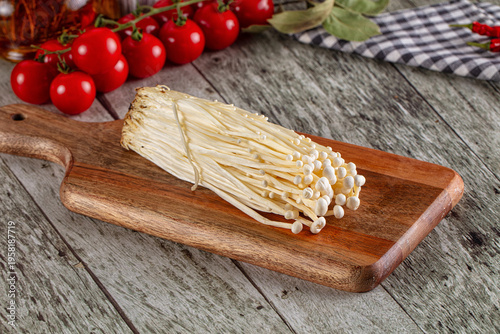 Raw organic fresh enoki mushrooms