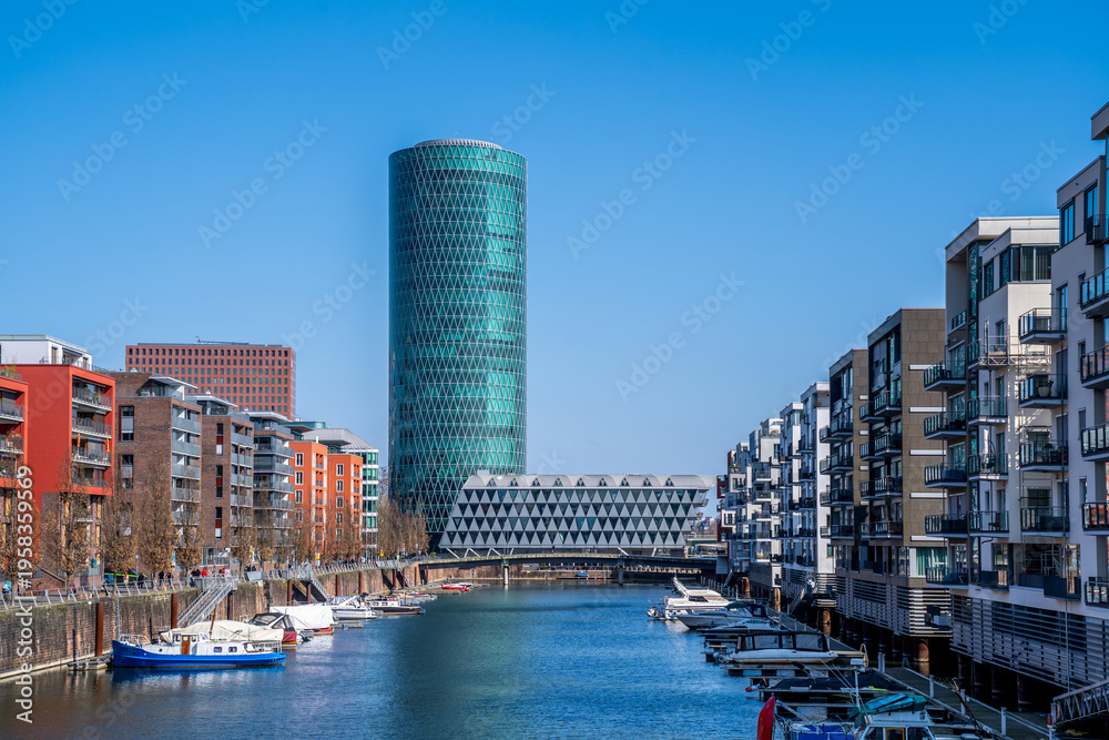 Obraz premium Blick über Westhafen, Frankfurt am Main, Hessen, Deutschland