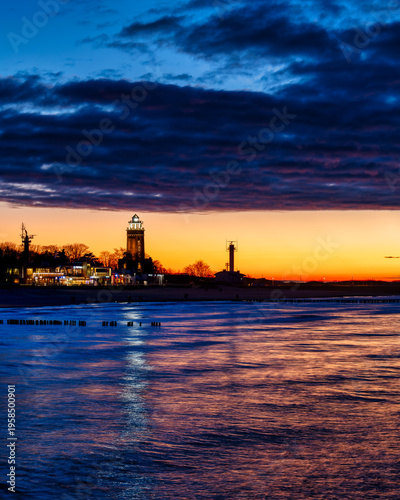 latarnia, noc, morze, zachód słońca, polska, kołobrzeg, nocne zdjęcia, złota godzina, niebieska godzina, noc, budowa, wieza, latarni, gród, niebo, iskra, architektura, meczet, podróż, woda, sztokholm,